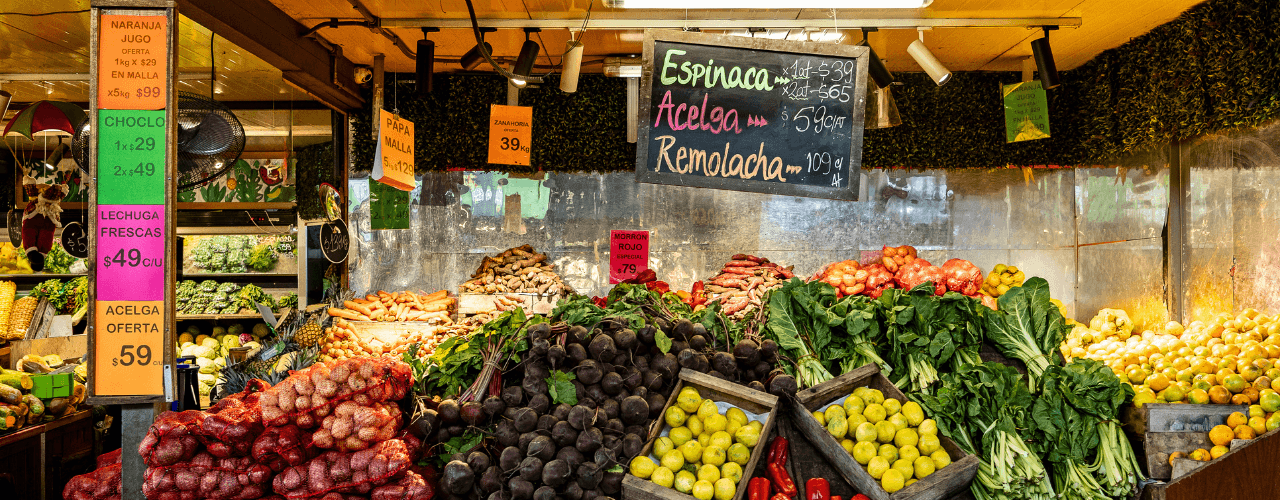 Delivery driver finding a pop up market stall with a multi drop delivery app.